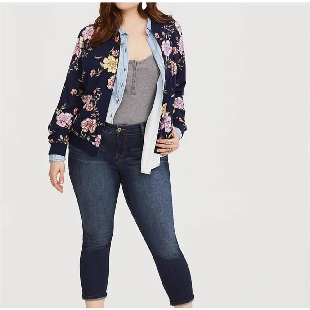 Torrid Blue Floral Bomber Jacket Rayon Women's 4x NWOT - Picture 6 of 13